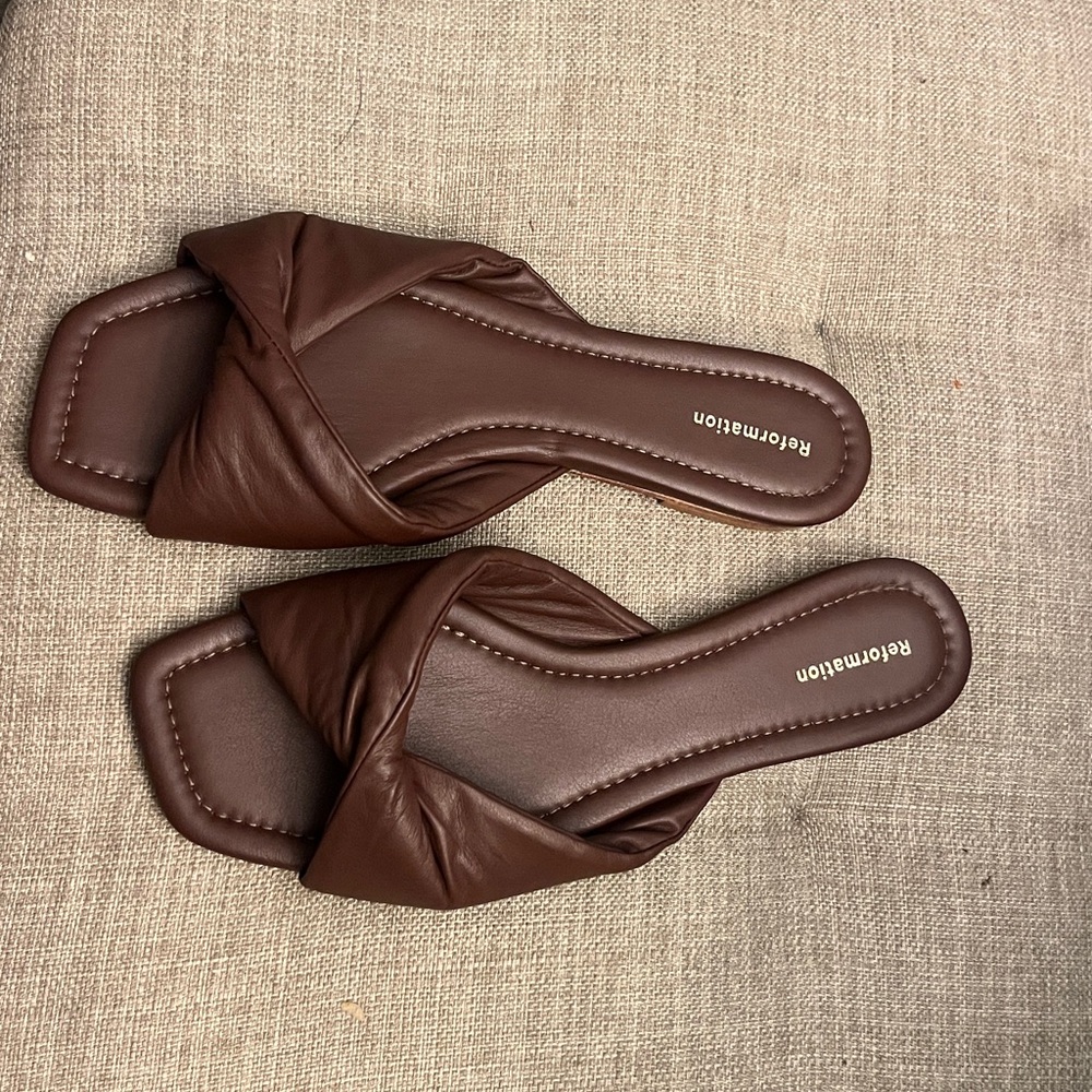 Reformation Mikki Twist Flat Sandal - Picture 16 of 16